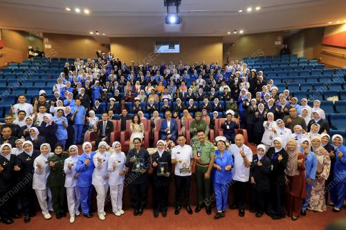 DATUK SERI DR DZULKEFLY AHMAD