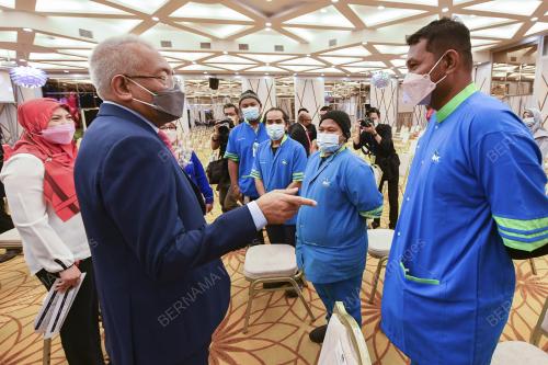 DATUK SERI MAHDZIR KHALID