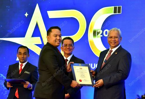 TAN SRI ANNUAR MUSA