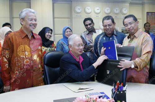 MOHD NAJIB TUN ABDUL RAZAK