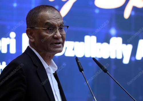 DATUK SERI DR DZULKEFLY AHMAD