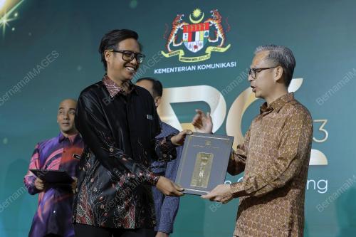 FAHMI FADZIL