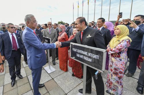 DATUK SERI ISMAIL SABRI YAAKOB