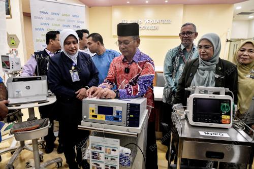 DATUK DR MOHD NA'IM MOKHTAR