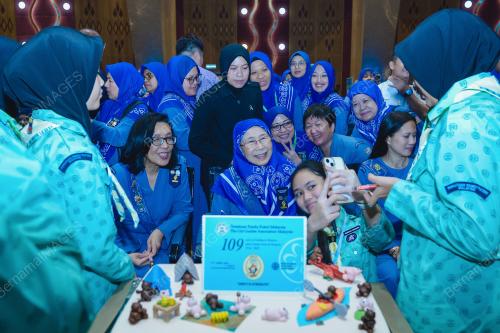 DATUK SERI DR WAN AZIZAH WAN ISMAIL