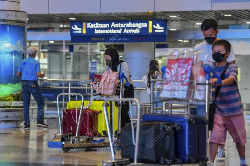 PENGEMBARA KE MALAYSIA