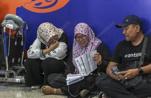 PENUMPANG TERKANDAS DI KLIA