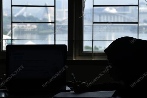 PENGAJARAN DAN PEMBELAJARAN DI RUMAH