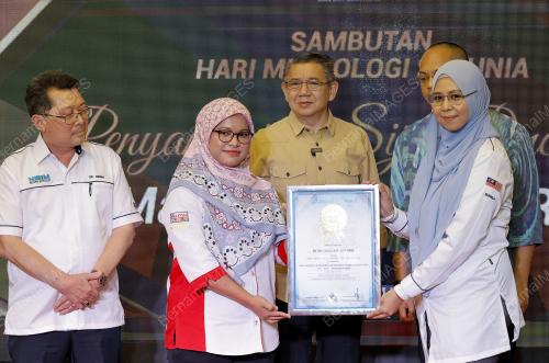 DATUK SERI SALAHUDDIN AYUB
