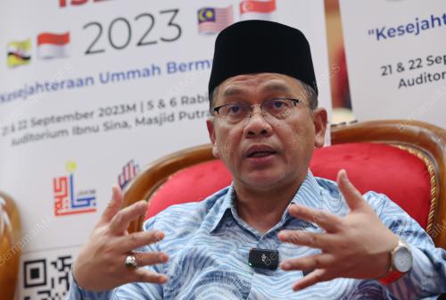 DATUK DR MOHD NA'IM MOKHTAR