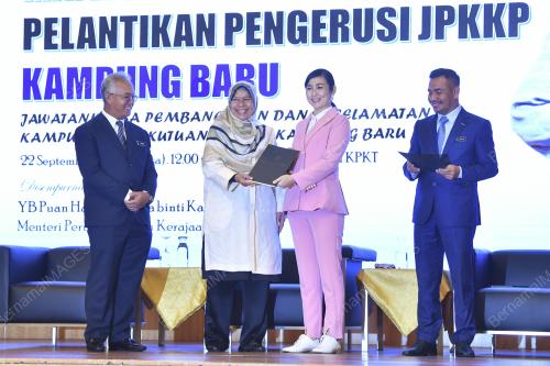 ZURAIDA KAMARUDDIN