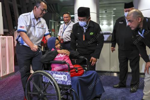 DATUK DR MOHD NA`IM MOKHTAR