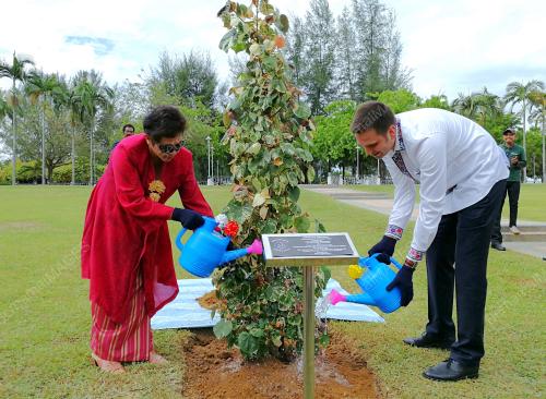 PTJ18_24082017_MALAYSIA_UKRAINE