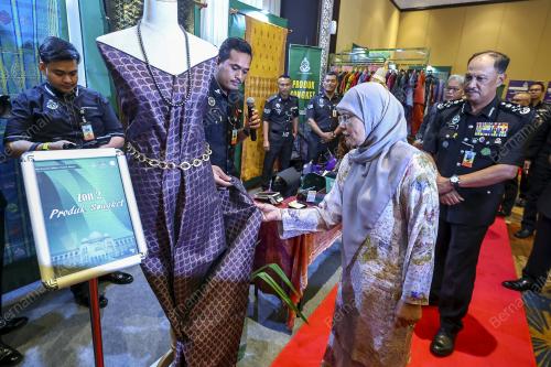 TUN TENGKU MAIMUN TUN MAT