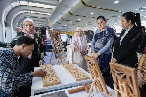 DATUK SERI DR WAN AZIZAH WAN ISMAIL