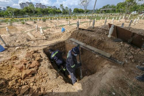 PENGGALI KUBUR URUS PENGKEBUMIAN JENAZAH COVID-19