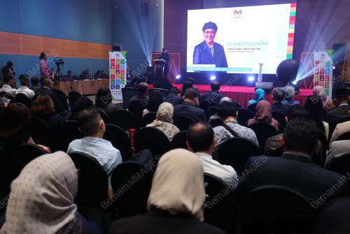 DATUK HANIFAH HAJAR TAIB
