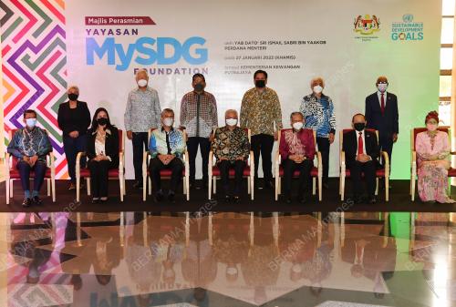 DATUK SERI ISMAIL SABRI YAAKOB