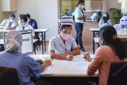 EMY ANTARA PENERIMA TERAWAL VAKISN PFIZER