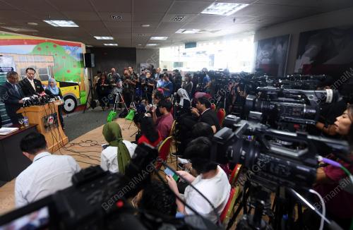 DATUK SERI DR DZULKEFLY AHMAD