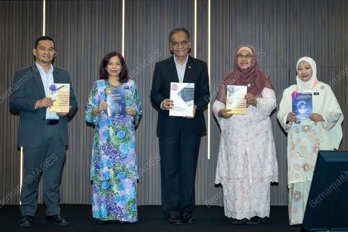 DATUK SERI DR DZULKEFLY AHMAD