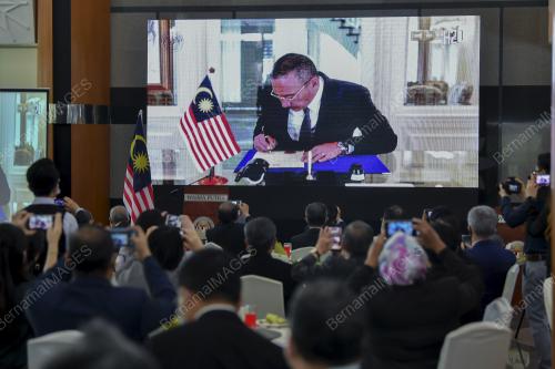 DATUK SERI HISHAMMUDDIN TUN HUSSEIN