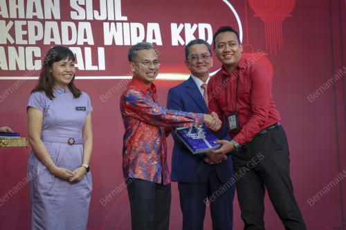 FAHMI FADZIL