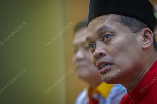NIK NAZMI NIK AHMAD