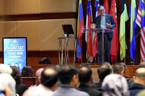 DATUK SERI DR DZULKEFLY AHMAD