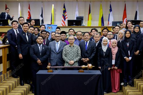 FAHMI FADZIL