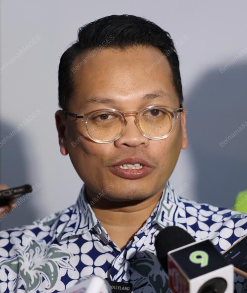 NIK NAZMI NIK AHMAD