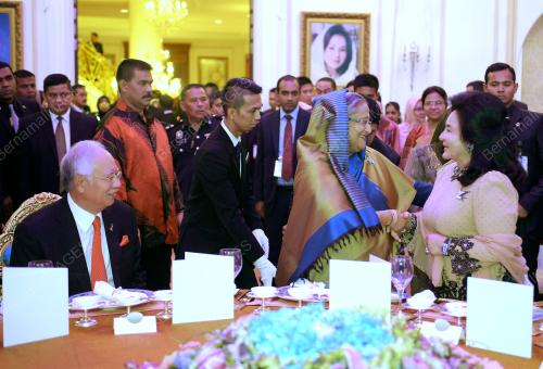 PTJ19_03122014_MAKAN_MALAM