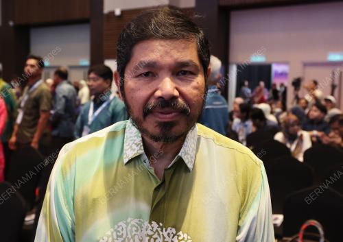 DATUK SERI DR MOHD UZIR MAHIDIN