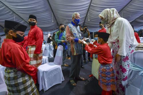 DATUK SERI ISMAIL SABRI YAAKOB