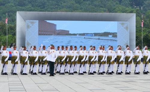 ISTIADAT MENGARAK PANJI PANJI YANG DI PERTUAN AGONG