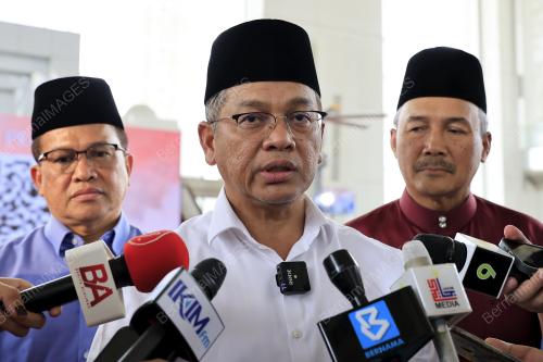 DATUK DR MOHD NA'IM MOKHTAR
