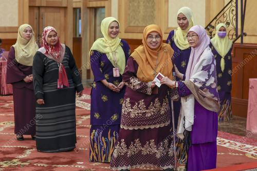 DATUK SERI WAN AZIZAH WAN ISMAIL