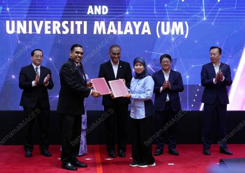 DATUK SERI DR DZULKEFLY AHMAD