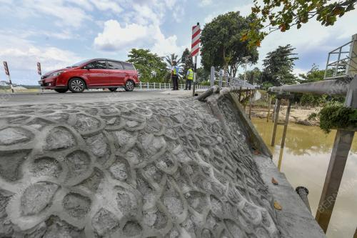 JAMBATAN DENGKIL DIBUKA SEPENUHNYA