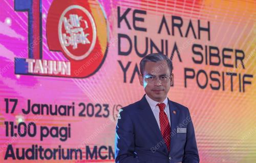 FAHMI FADZIL