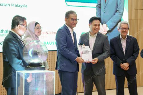 DATUK SERI DR DZULKEFLY AHMAD