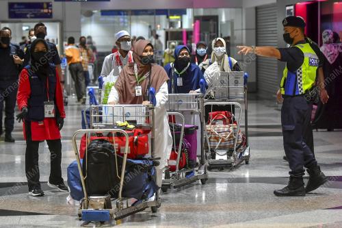 KEPULANGAN KUMPULAN PERTAMA JEMAAH HAJI MALAYSIA