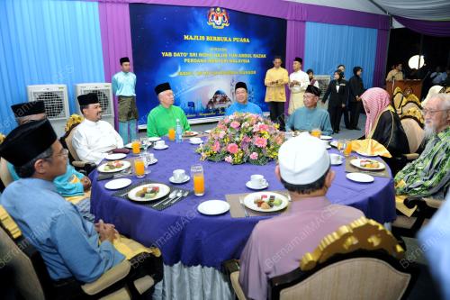 DATUK SERI NAJIB TUN RAZAK