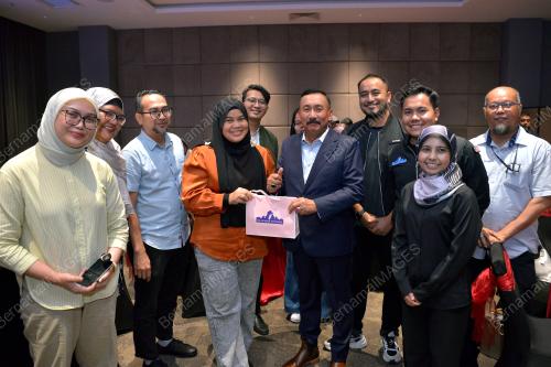 DATUK RUSLIN JUSOH