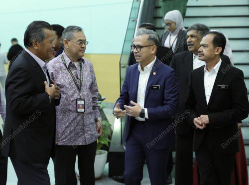 FAHMI FADZIL
