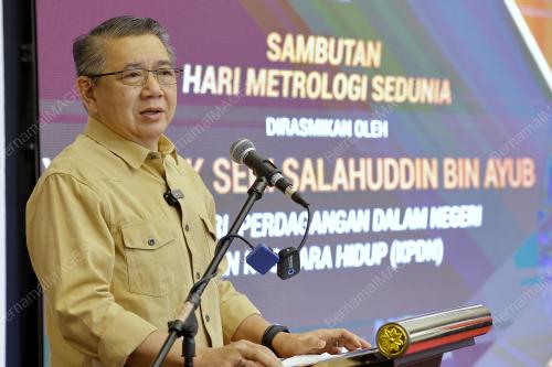 DATUK SERI SALAHUDDIN AYUB