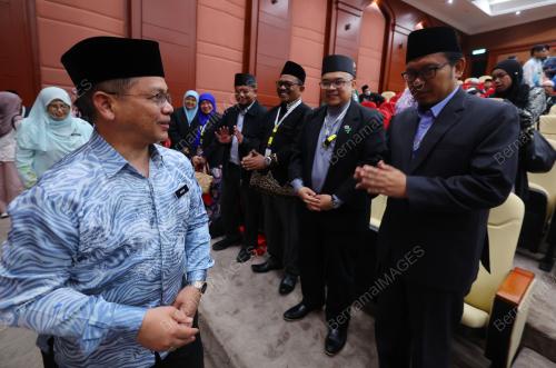 DATUK DR MOHD NA'IM MOKHTAR
