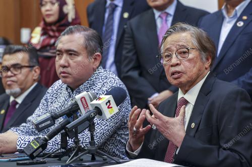 TAN SRI JOHARI TUN OPENG