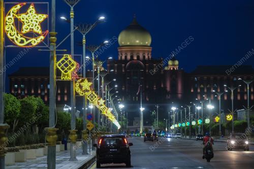 LAMPU HIASAN AIDIL FITRI HIASI MALAM PUTRAJAYA