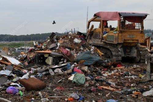 TINJAUAN SISA BARANGAN ROSAK AKIBAT BANJIR